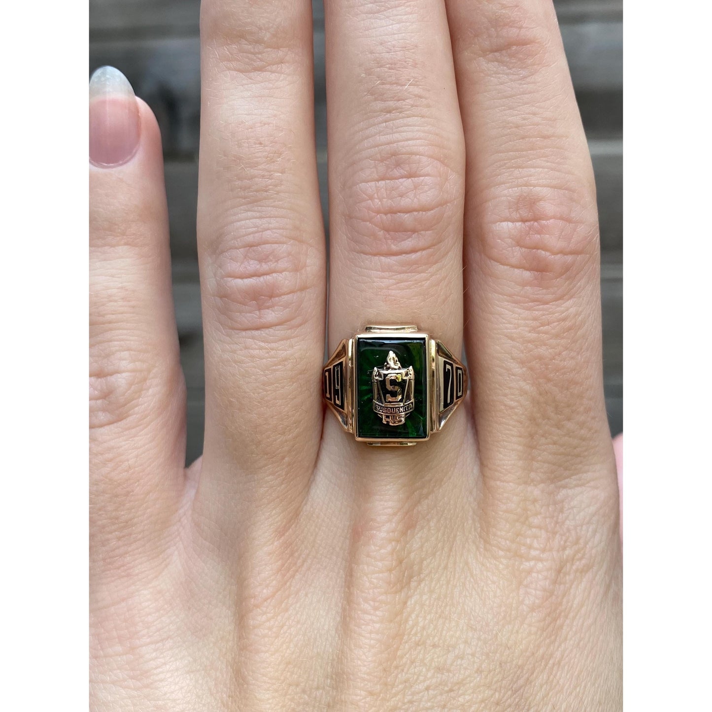 Vintage Solid 10k Yellow Gold Green Spinel 1970 Class Ring - Size 6.75