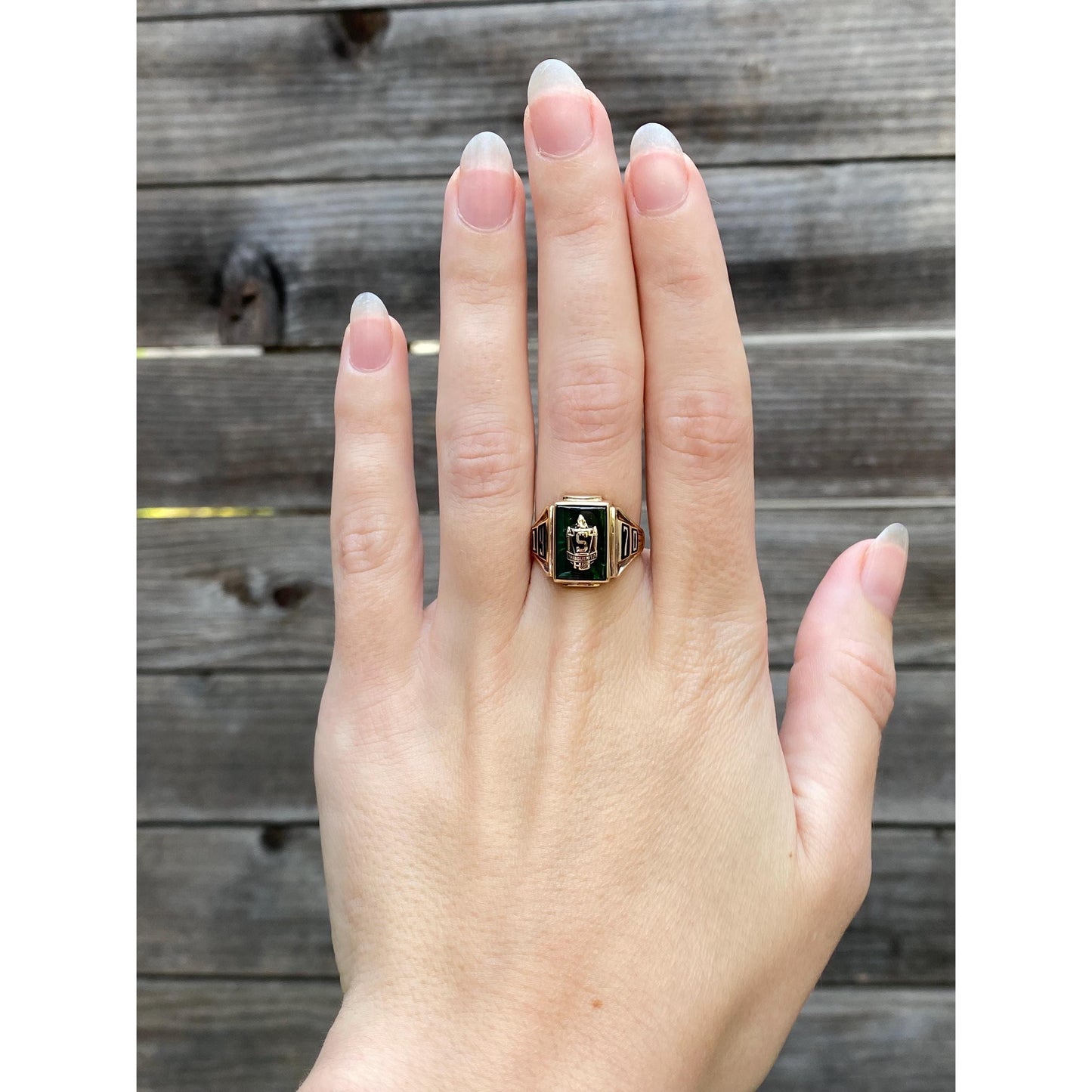 Vintage Solid 10k Yellow Gold Green Spinel 1970 Class Ring - Size 6.75