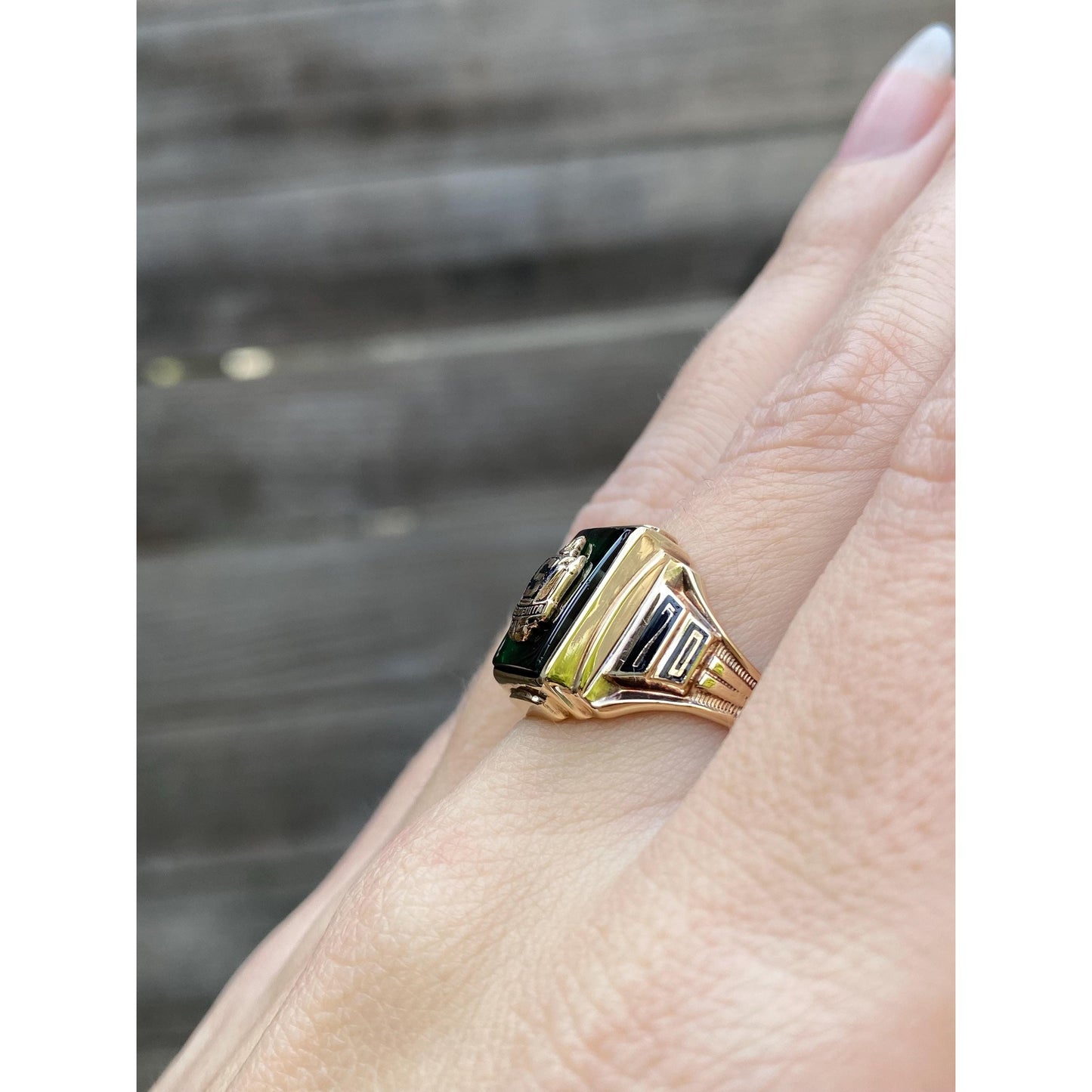 Vintage Solid 10k Yellow Gold Green Spinel 1970 Class Ring - Size 6.75