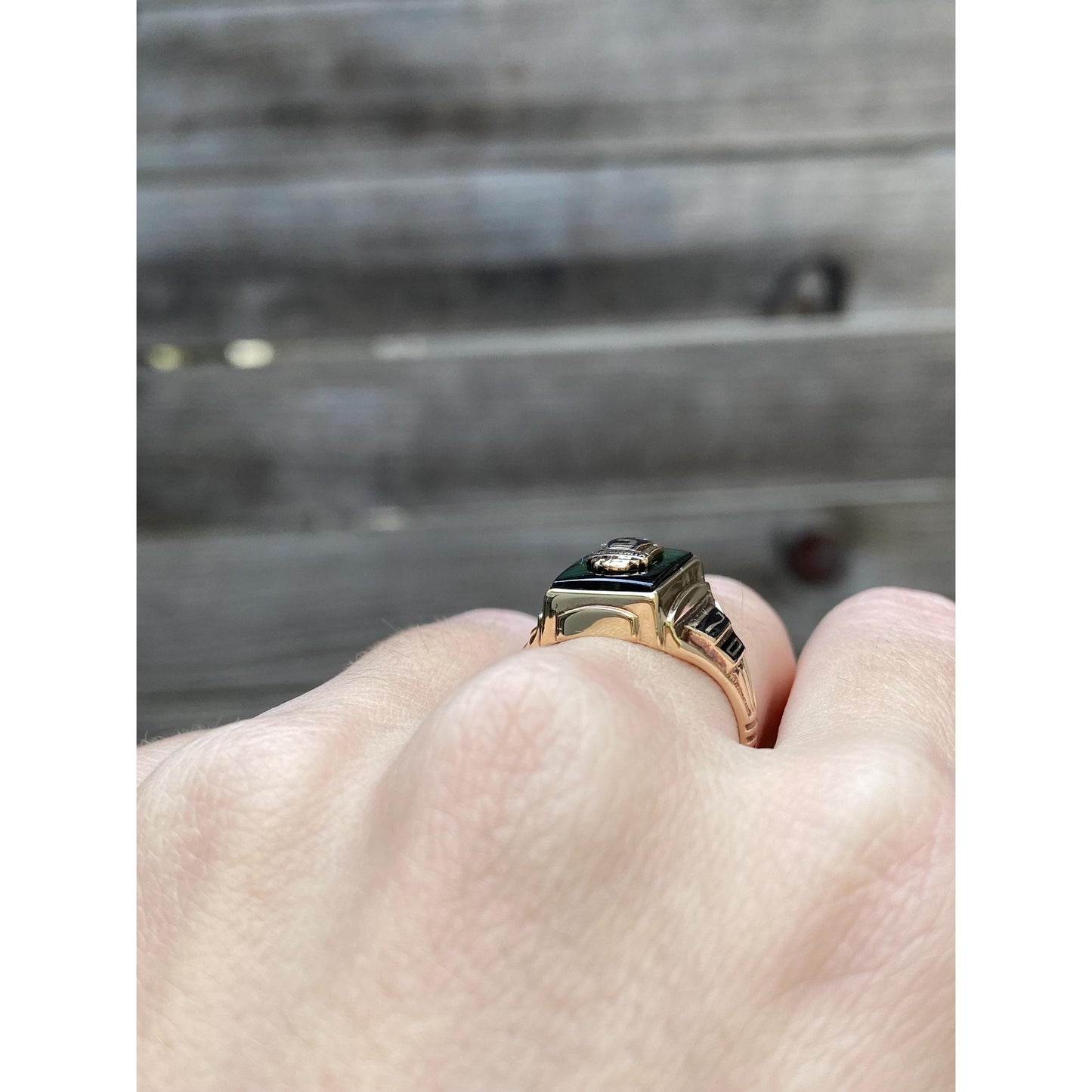 Vintage Solid 10k Yellow Gold Green Spinel 1970 Class Ring - Size 6.75