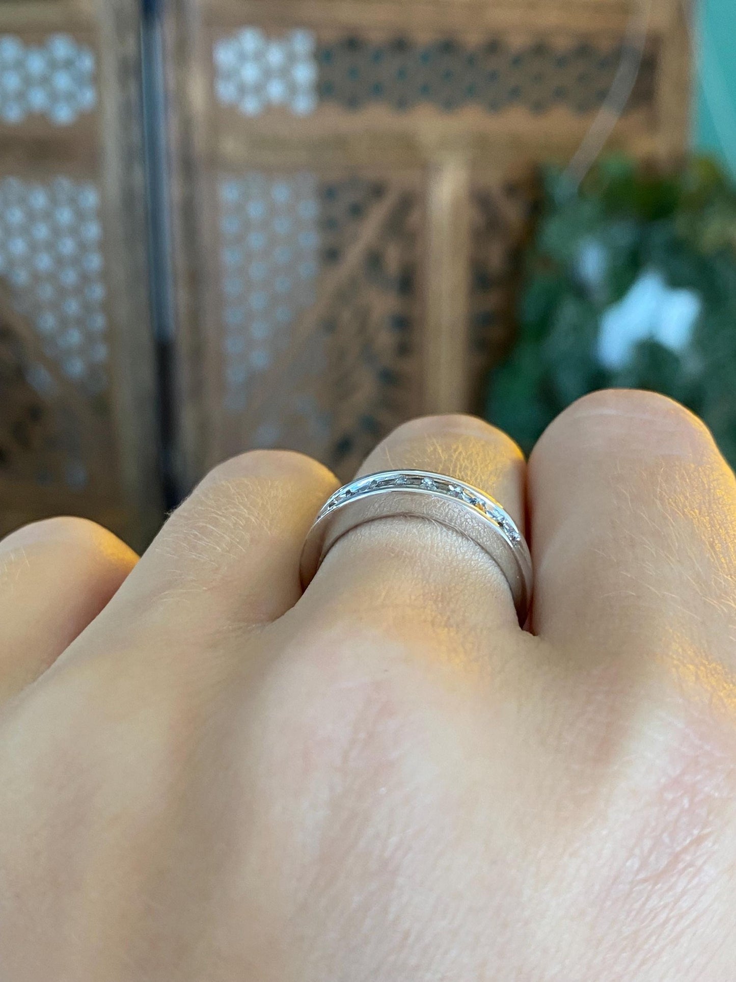 Vintage Solid 14k White Gold Diamond Ring Band - Size 6.75