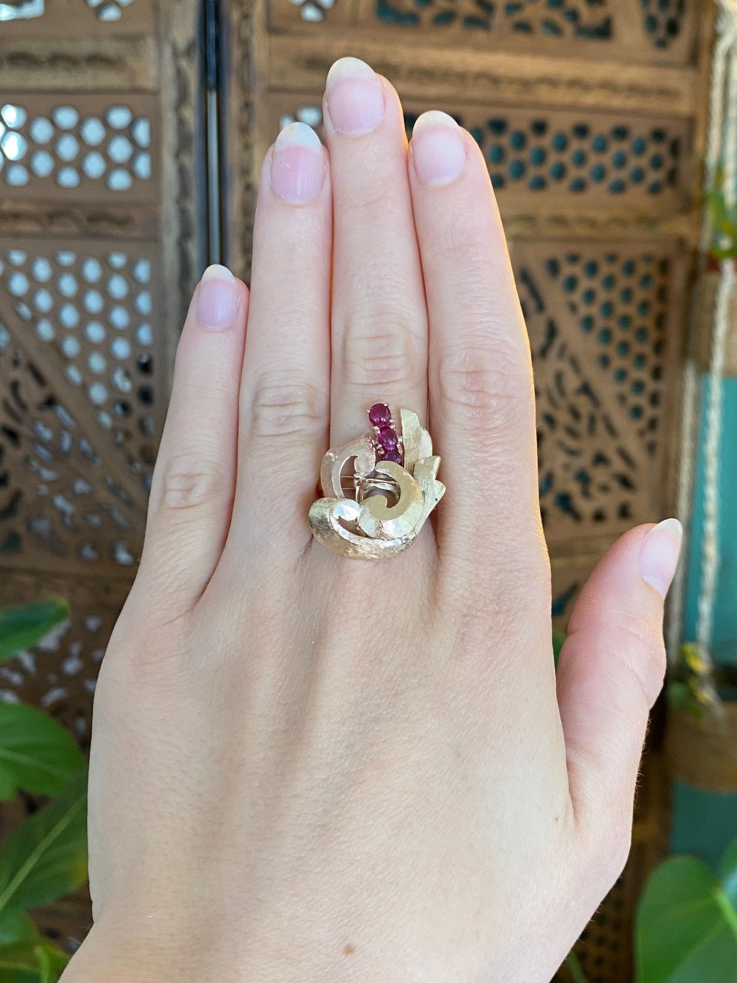 Vintage Solid 14k Yellow Gold Ruby Cabochon Ring - Size 7.5