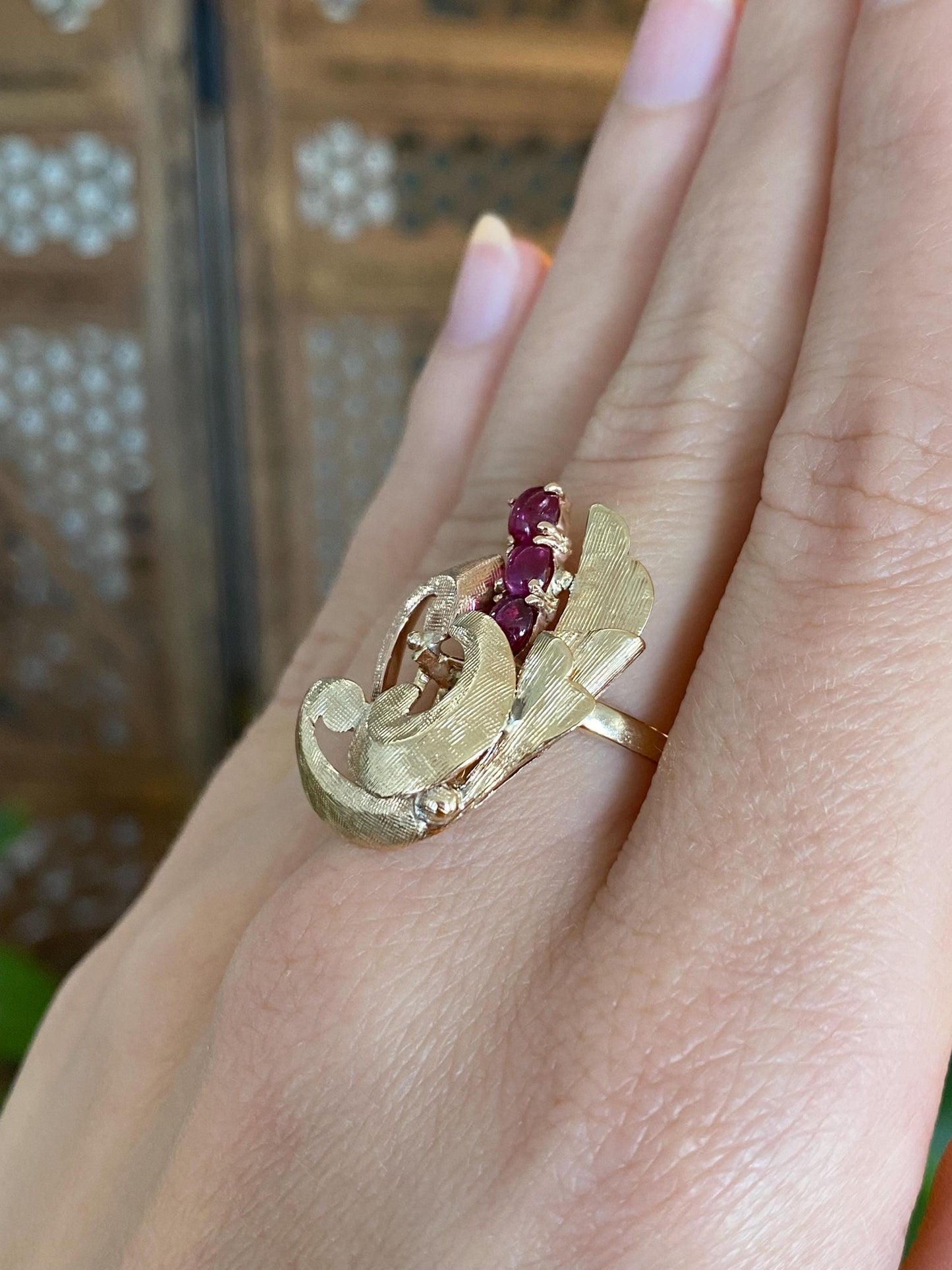 Vintage Solid 14k Yellow Gold Ruby Cabochon Ring - Size 7.5