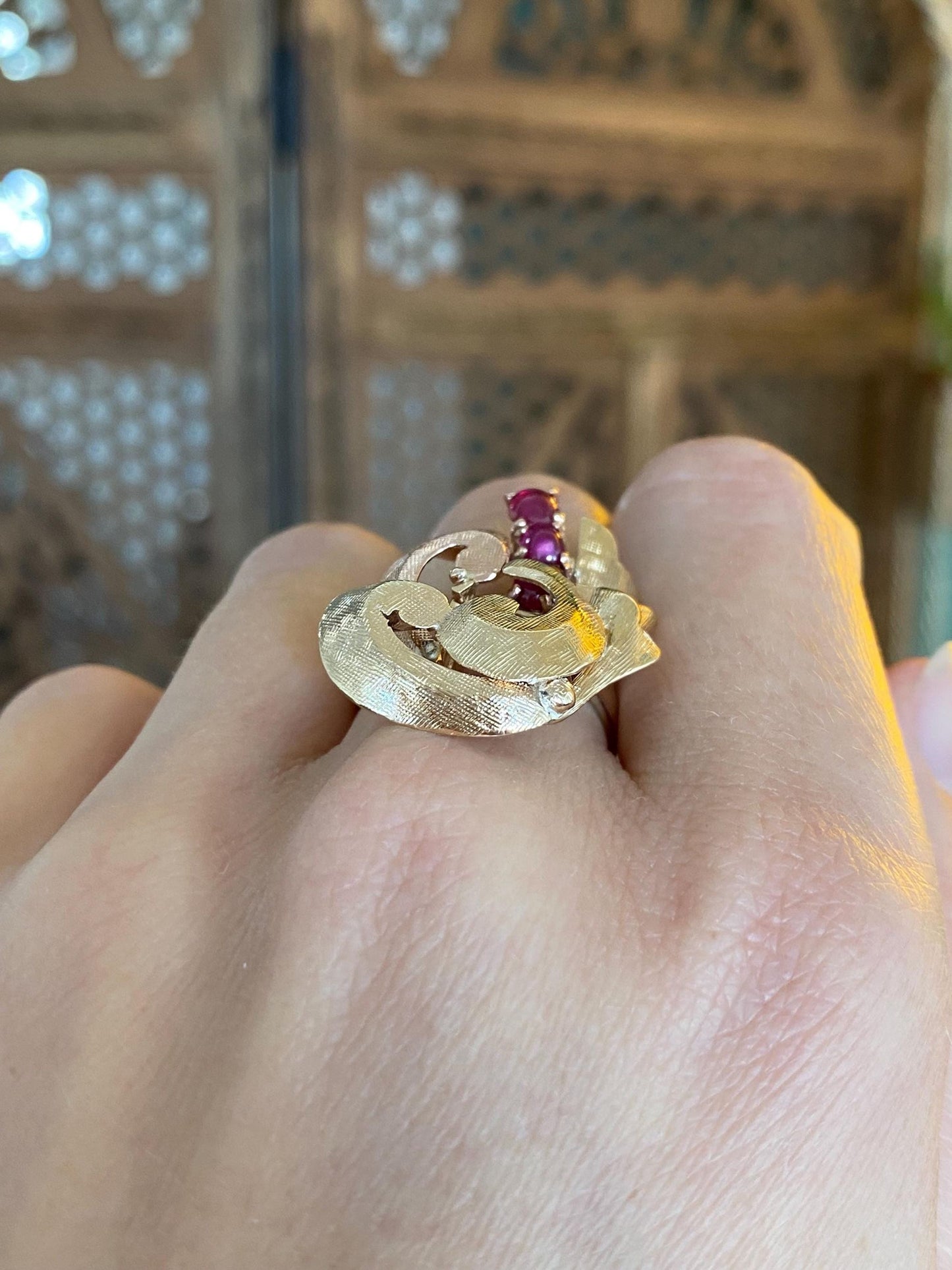 Vintage Solid 14k Yellow Gold Ruby Cabochon Ring - Size 7.5