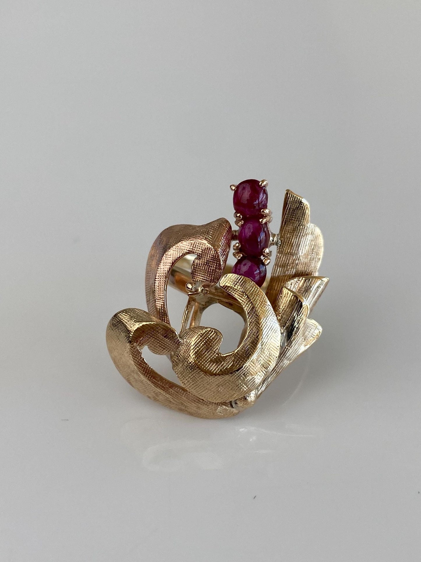 Vintage Solid 14k Yellow Gold Ruby Cabochon Ring - Size 7.5