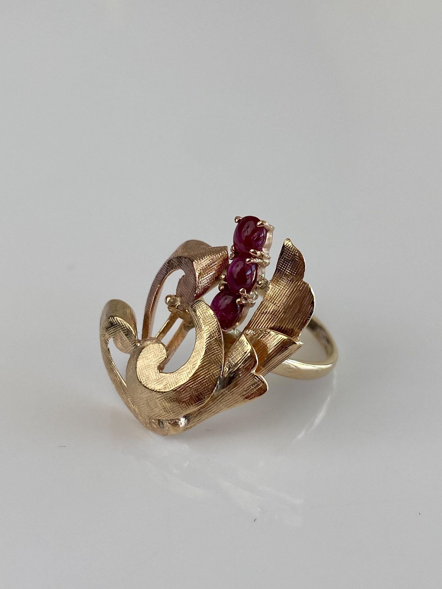 Vintage Solid 14k Yellow Gold Ruby Cabochon Ring - Size 7.5