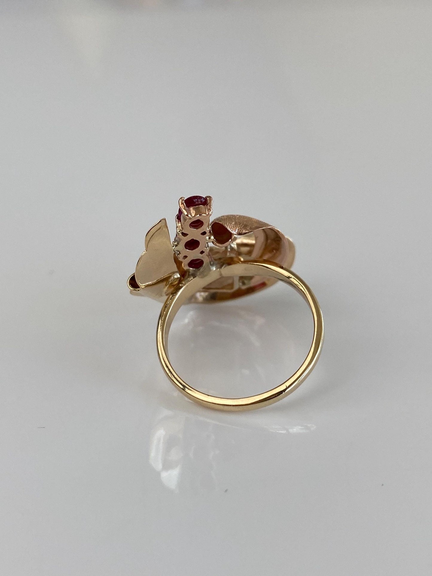 Vintage Solid 14k Yellow Gold Ruby Cabochon Ring - Size 7.5