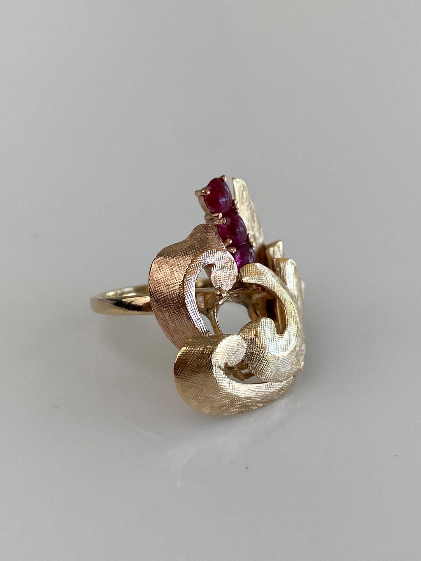 Vintage Solid 14k Yellow Gold Ruby Cabochon Ring - Size 7.5