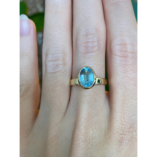 Vintage Solid 14k Yellow Gold Aquamarine Ring - Size 6.75