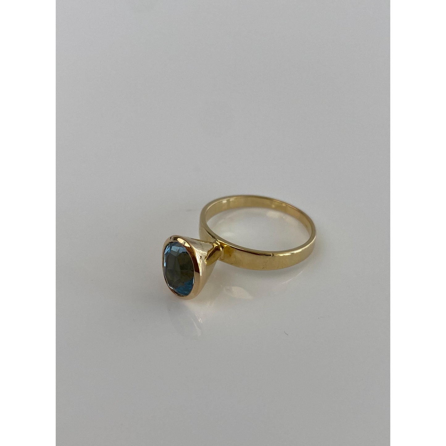 Vintage Solid 14k Yellow Gold Aquamarine Ring - Size 6.75