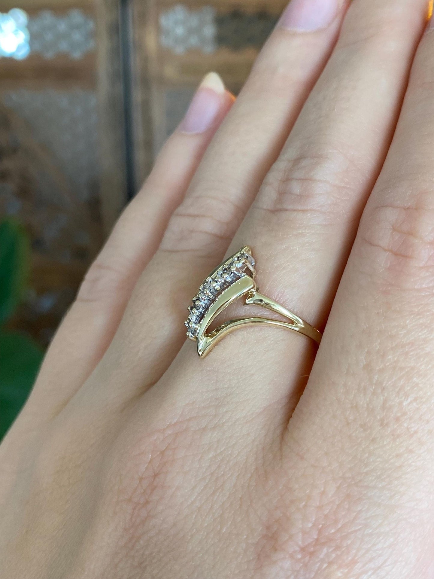 Vintage Solid 10k Yellow Gold Diamond Twist Ring - Size 6.5