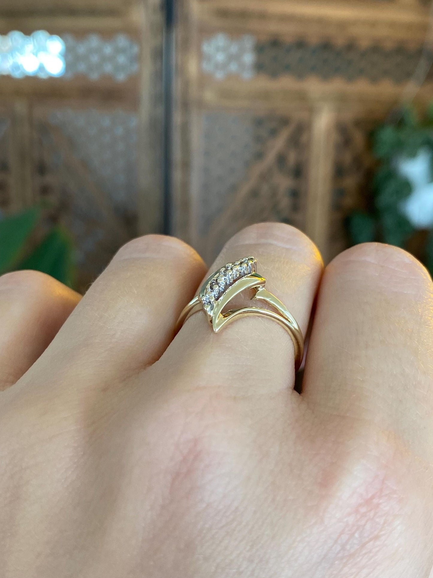Vintage Solid 10k Yellow Gold Diamond Twist Ring - Size 6.5