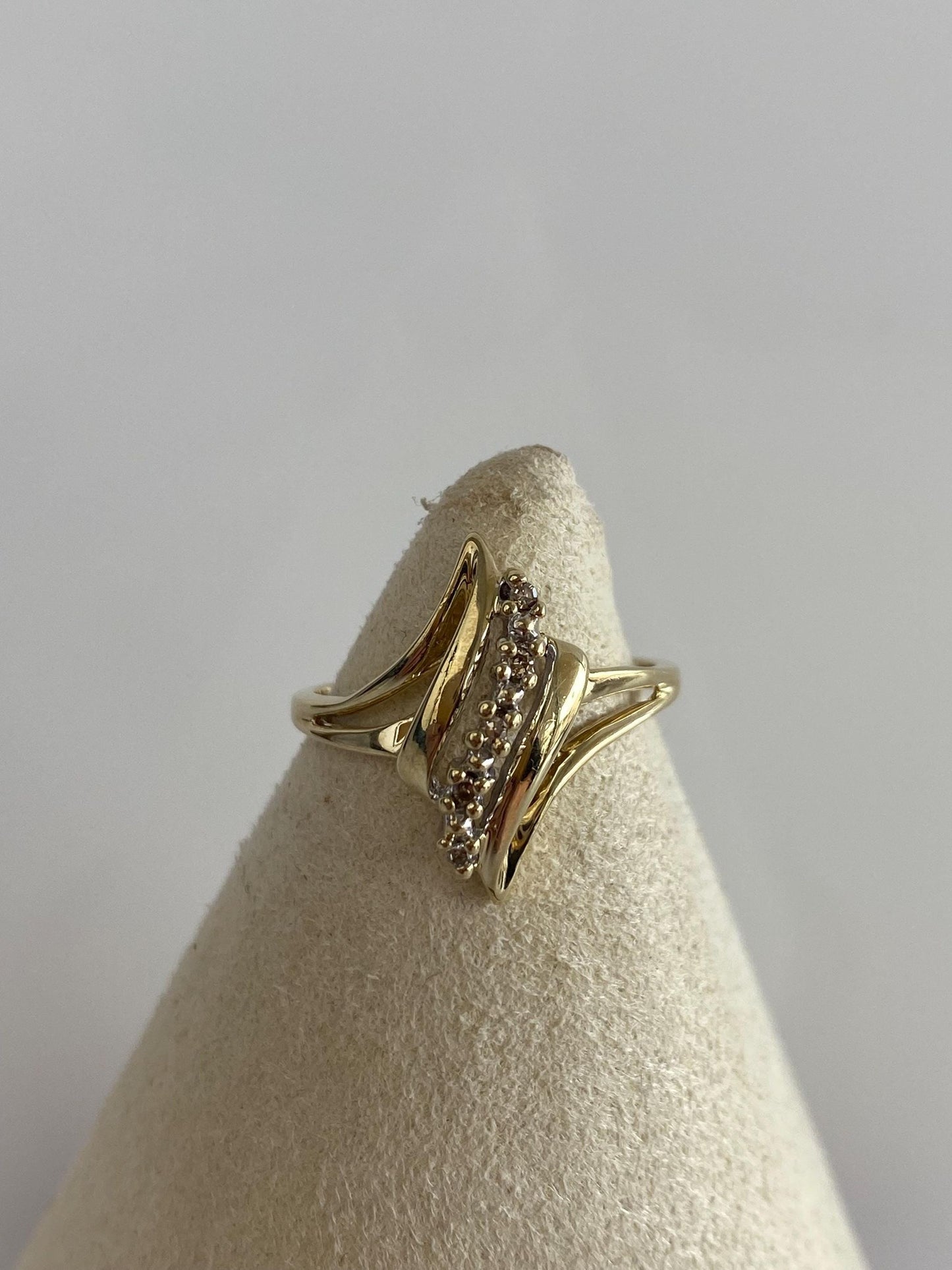 Vintage Solid 10k Yellow Gold Diamond Twist Ring - Size 6.5