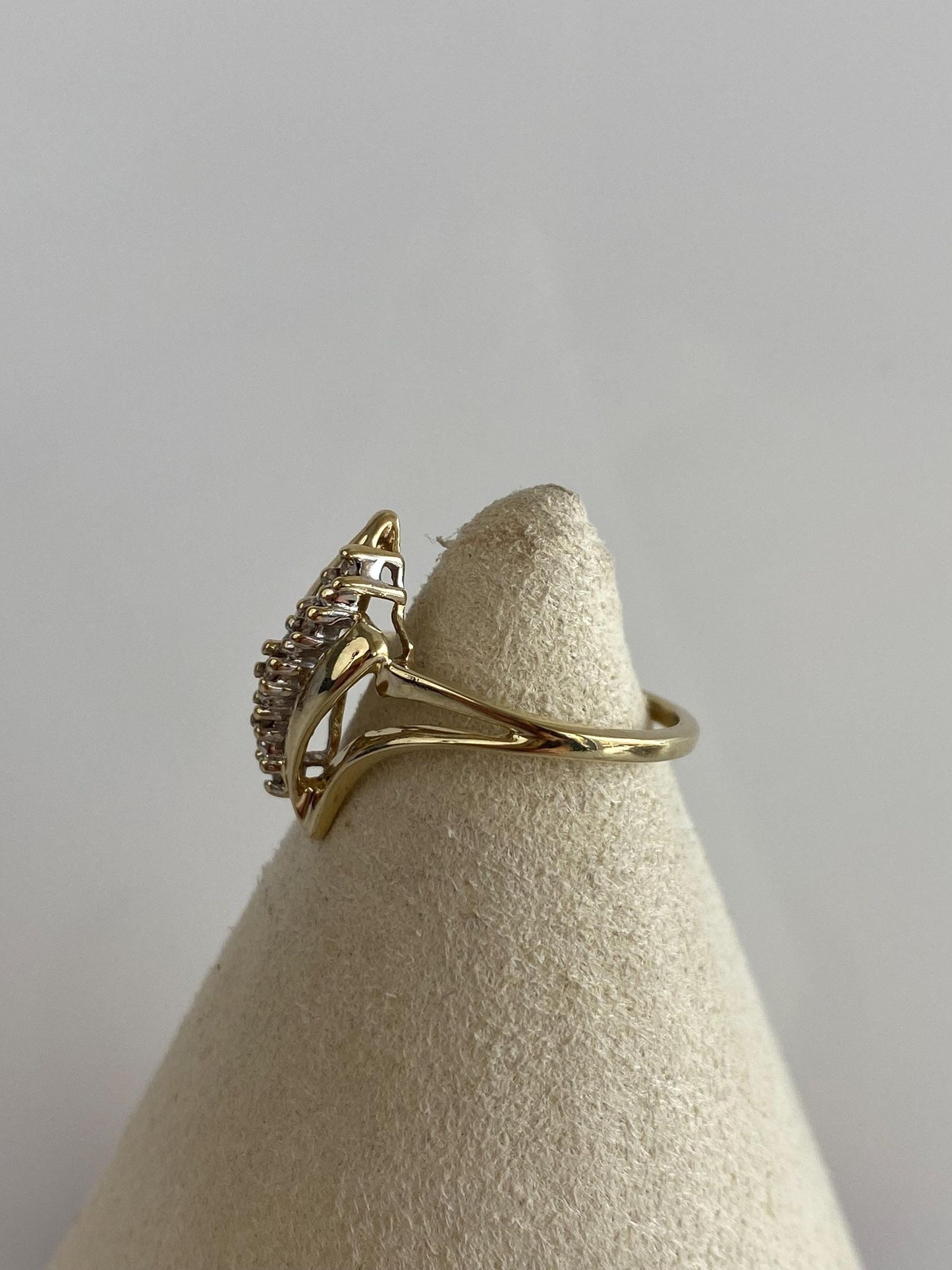 Vintage Solid 10k Yellow Gold Diamond Twist Ring - Size 6.5