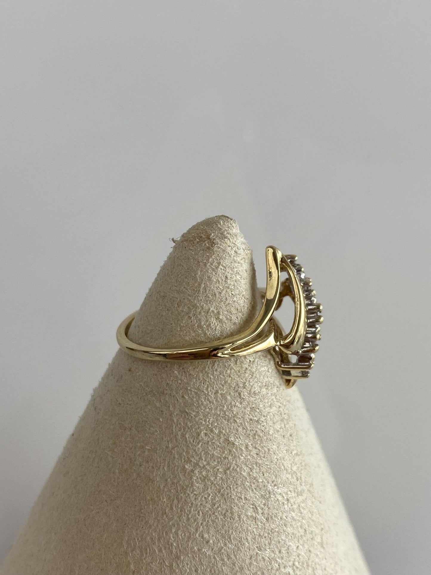 Vintage Solid 10k Yellow Gold Diamond Twist Ring - Size 6.5