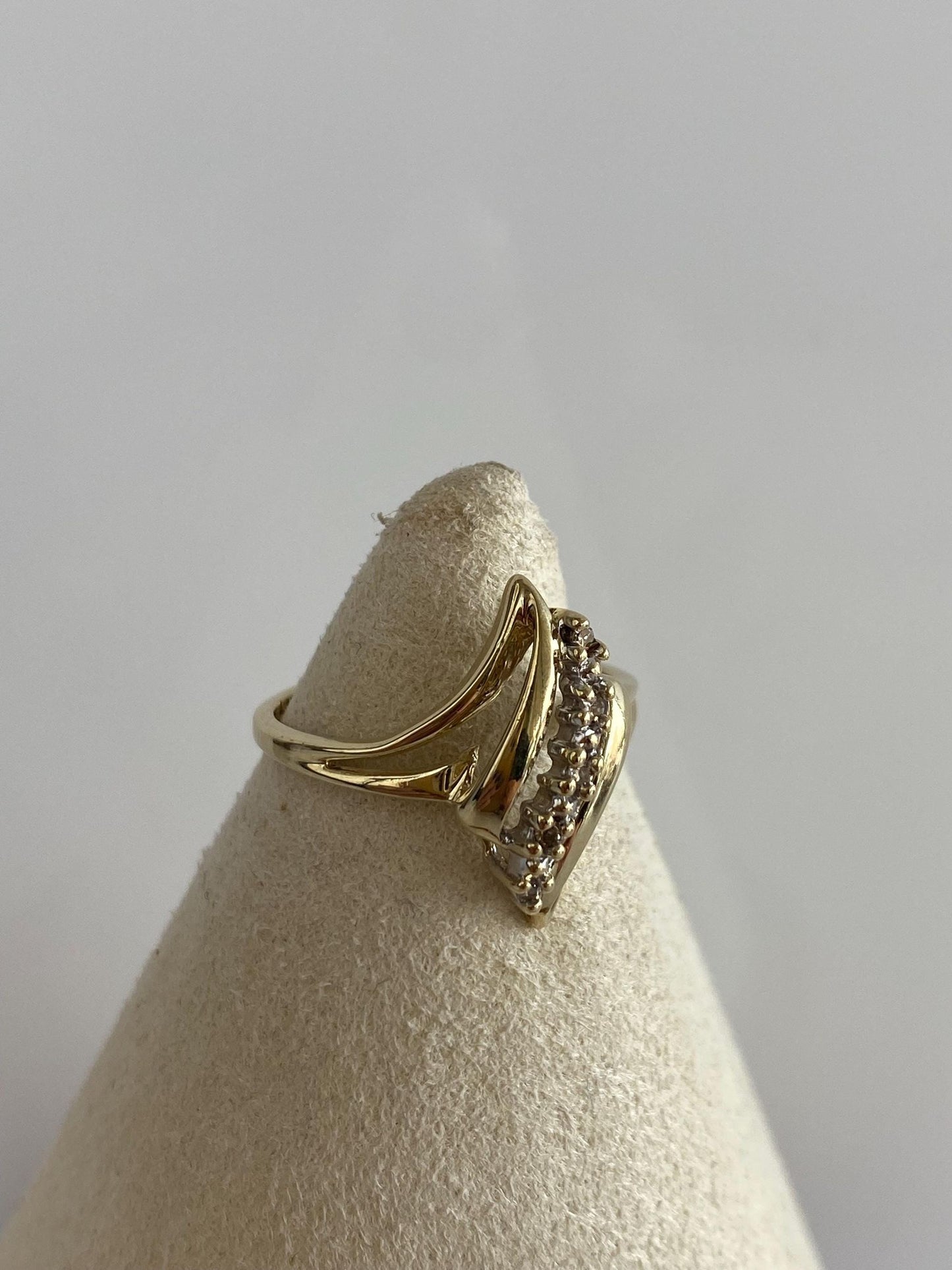 Vintage Solid 10k Yellow Gold Diamond Twist Ring - Size 6.5