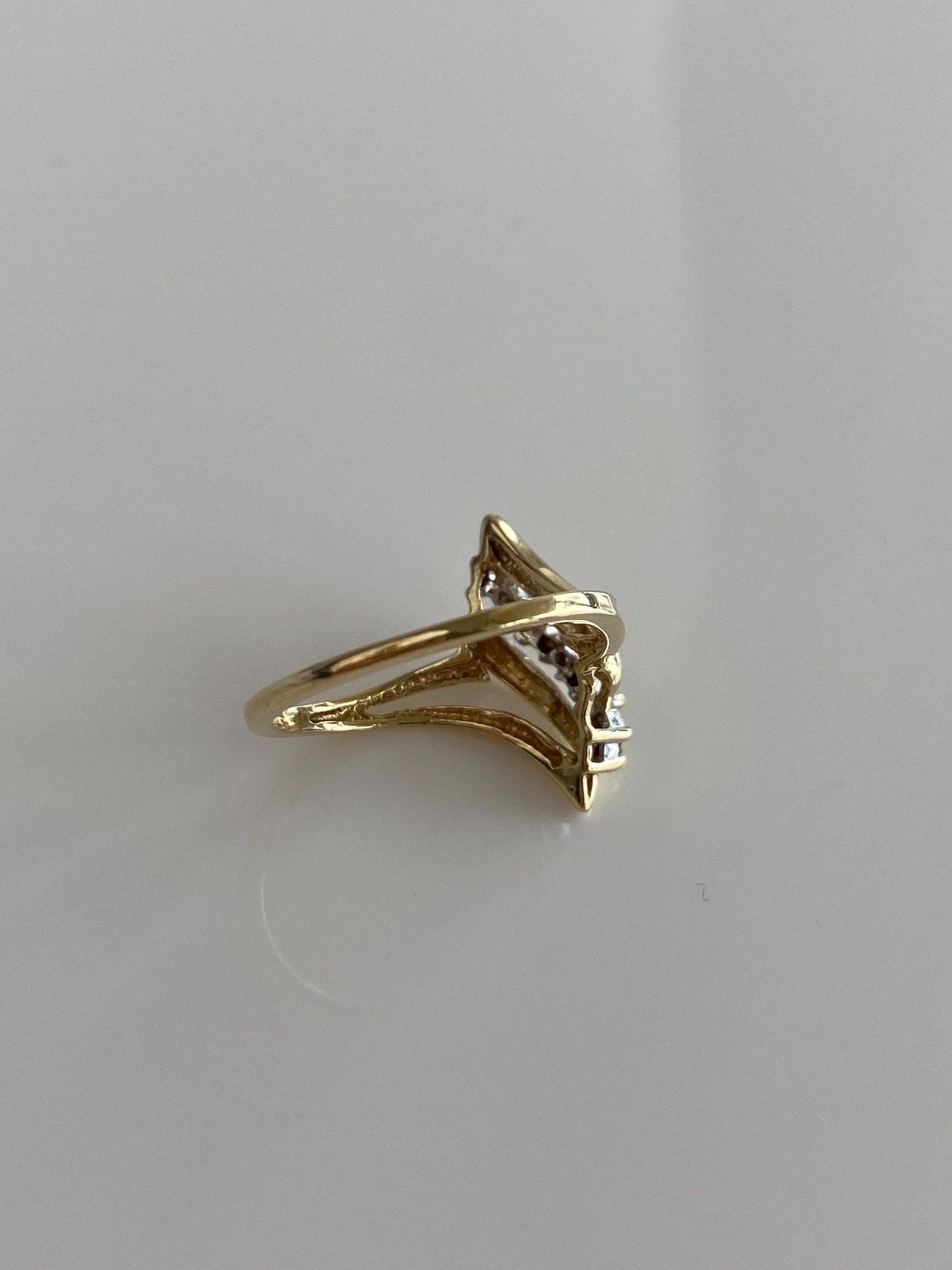 Vintage Solid 10k Yellow Gold Diamond Twist Ring - Size 6.5
