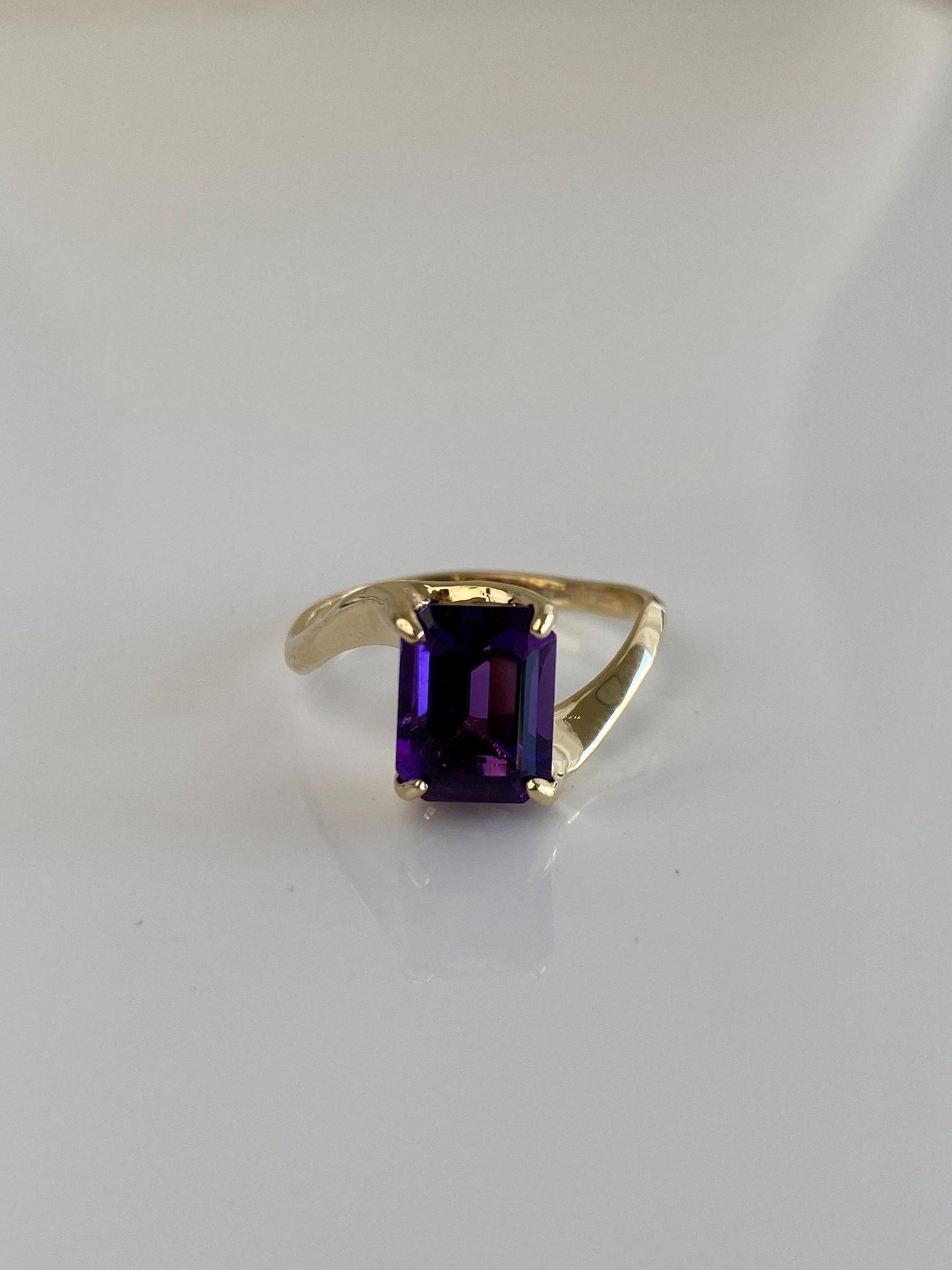 Vintage Solid 14k Yellow Gold Amethyst Ring - Size 7
