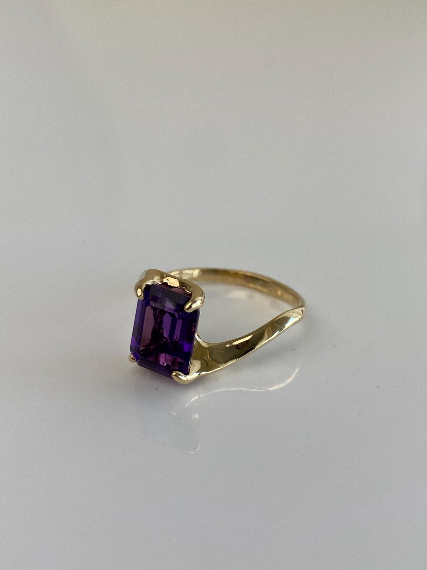 Vintage Solid 14k Yellow Gold Amethyst Ring - Size 7