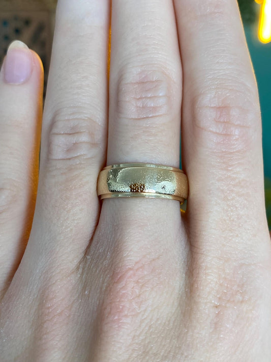 Vintage Solid 14k Yellow Gold Textured Lined Ring Band - Size 7.25