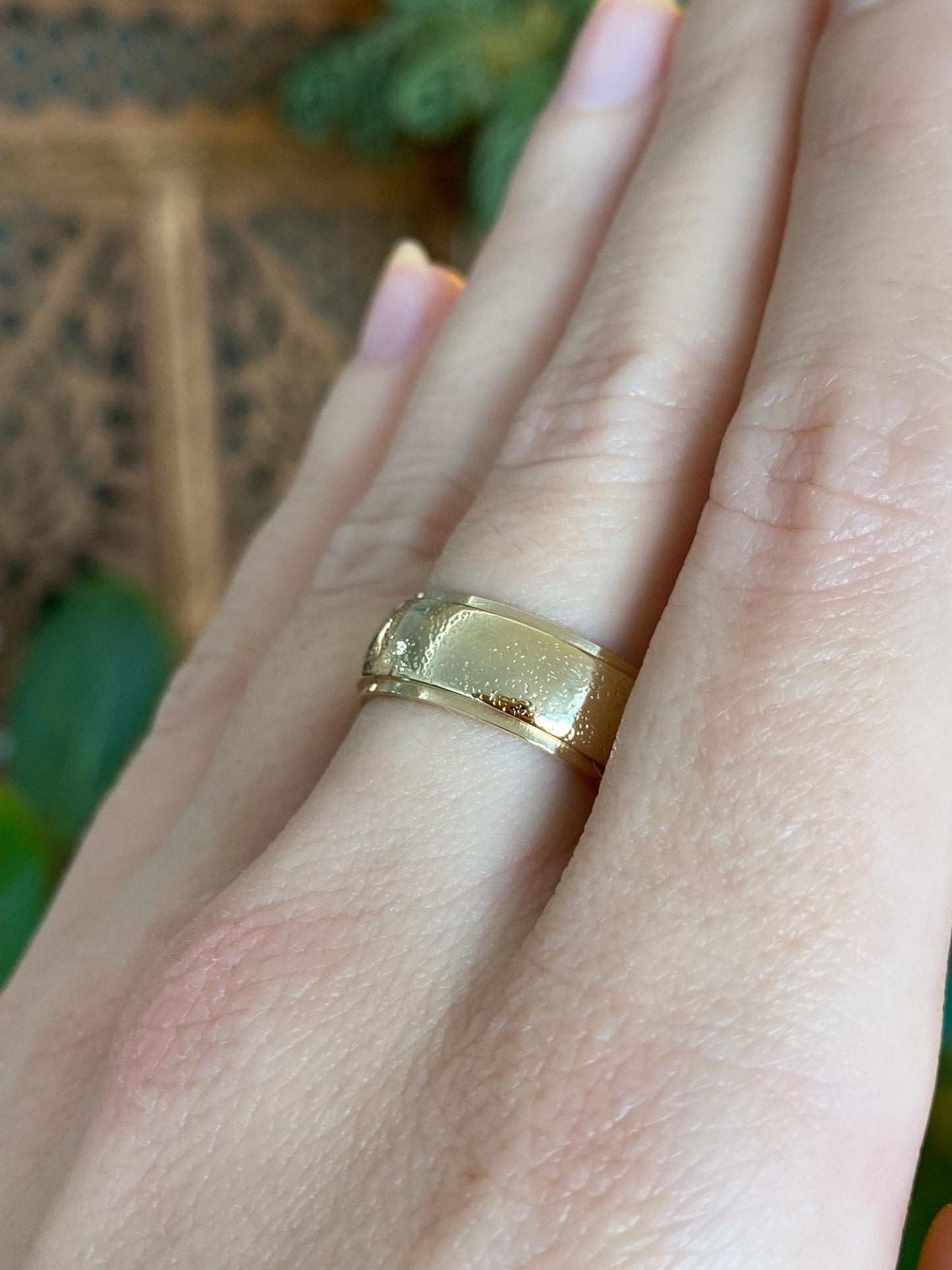 Vintage Solid 14k Yellow Gold Textured Lined Ring Band - Size 7.25