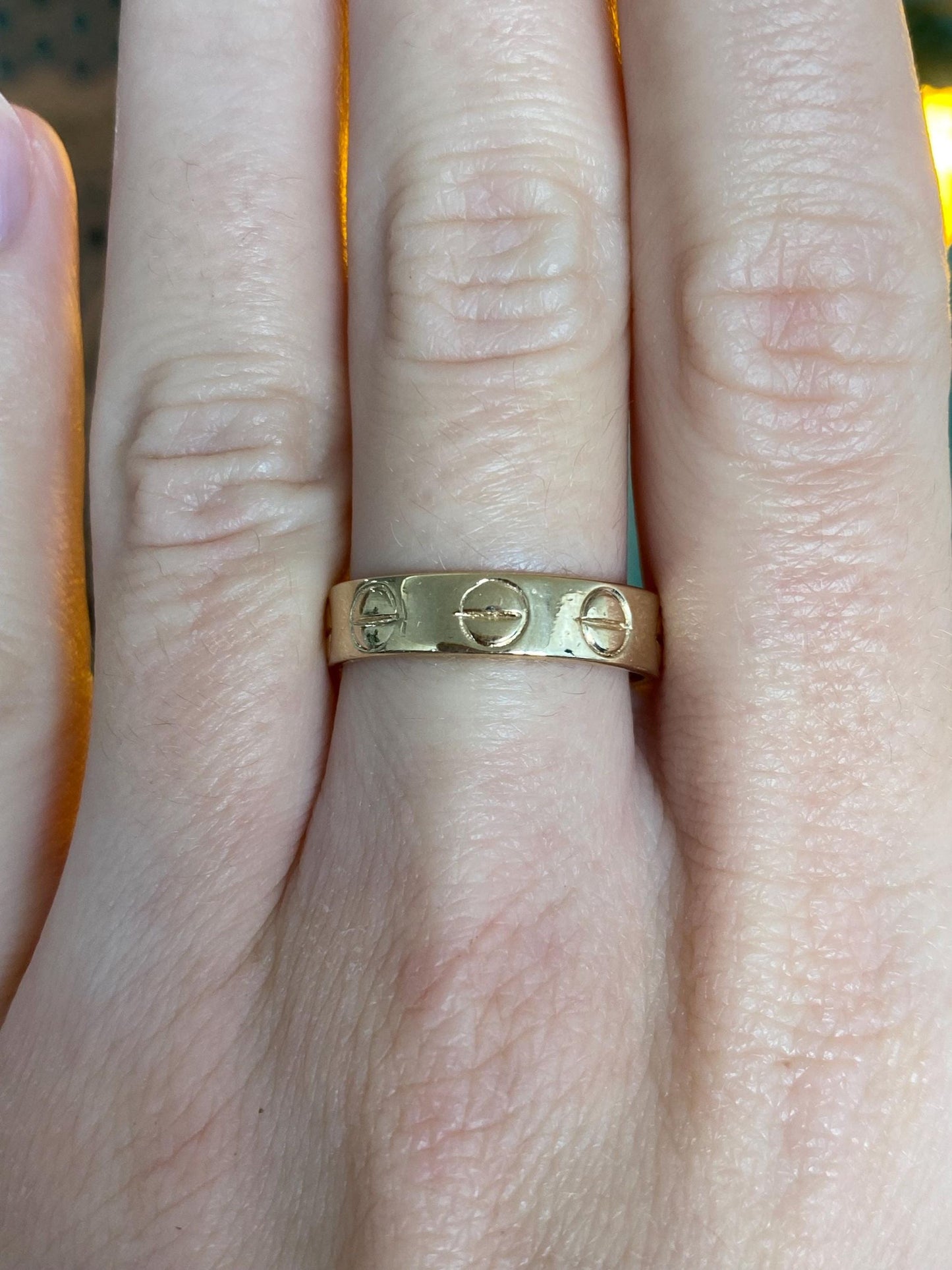 Vintage Solid 14k Yellow Gold Screw Love Style Ring Band - Size 8