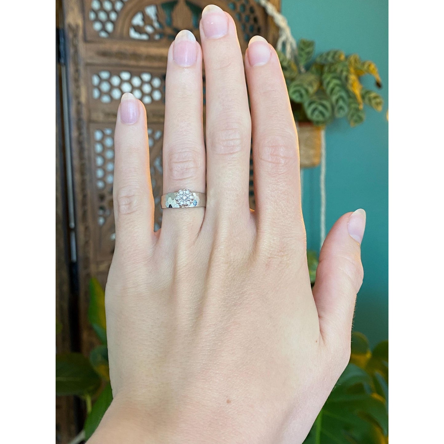 Vintage Solid 10k White Gold Diamond Cluster Faceted Ring Band - Size 5.25