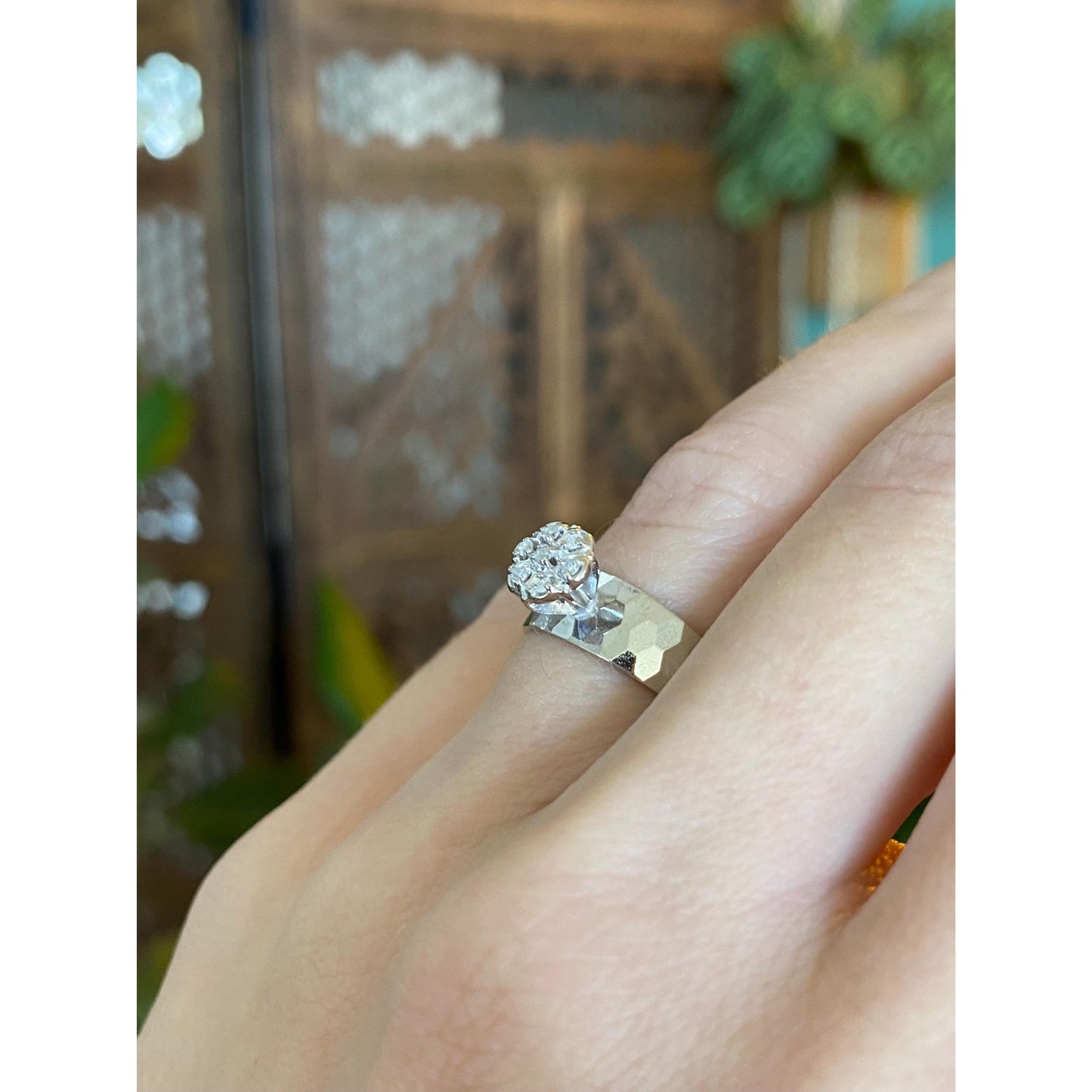 Vintage Solid 10k White Gold Diamond Cluster Faceted Ring Band - Size 5.25