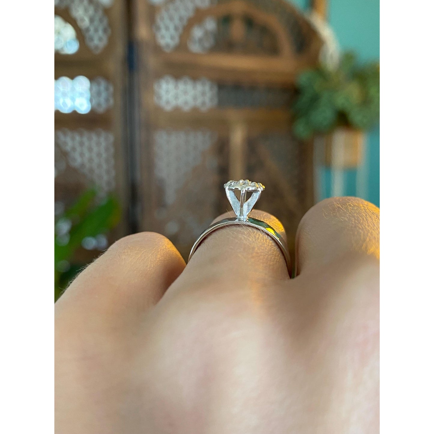 Vintage Solid 10k White Gold Diamond Cluster Faceted Ring Band - Size 5.25