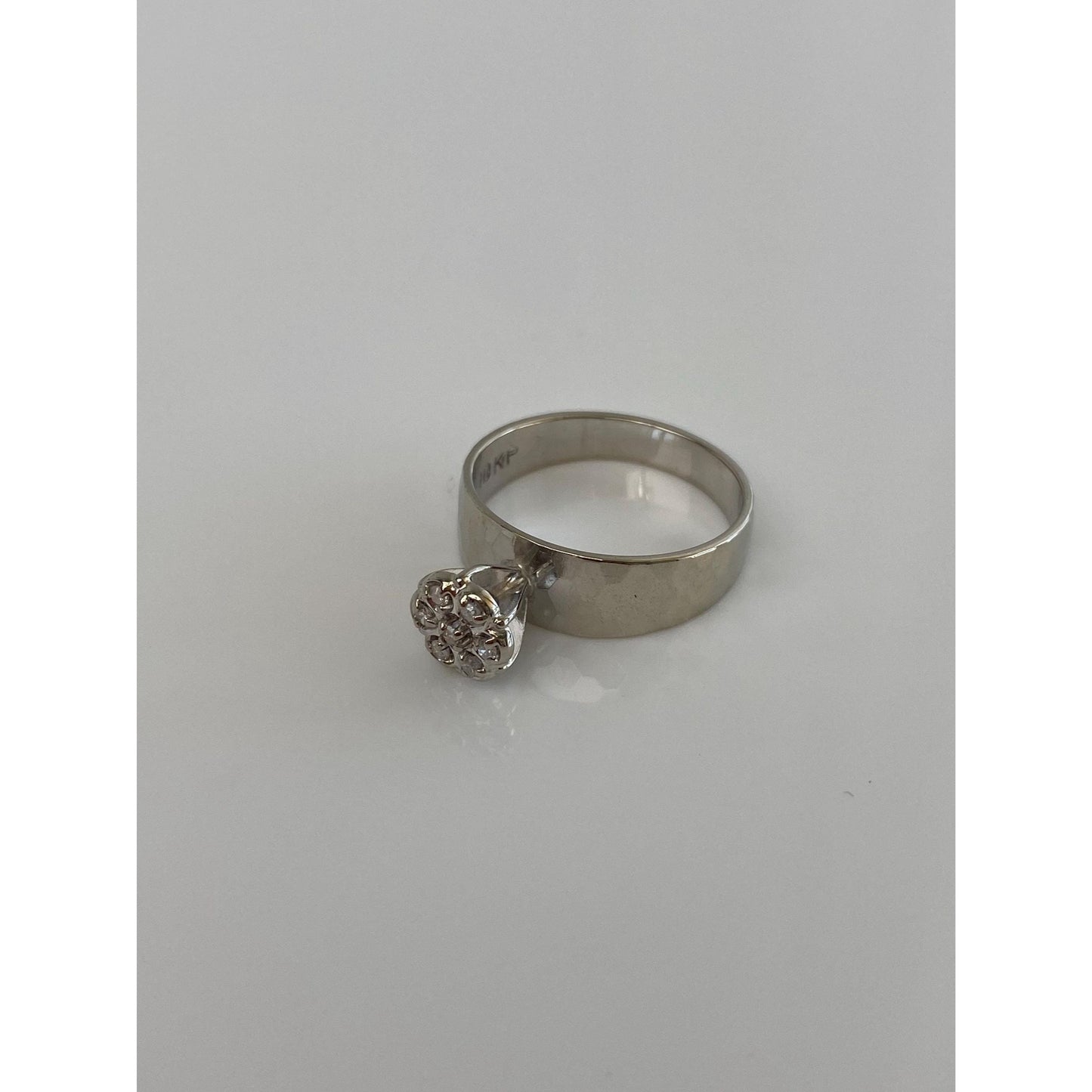 Vintage Solid 10k White Gold Diamond Cluster Faceted Ring Band - Size 5.25