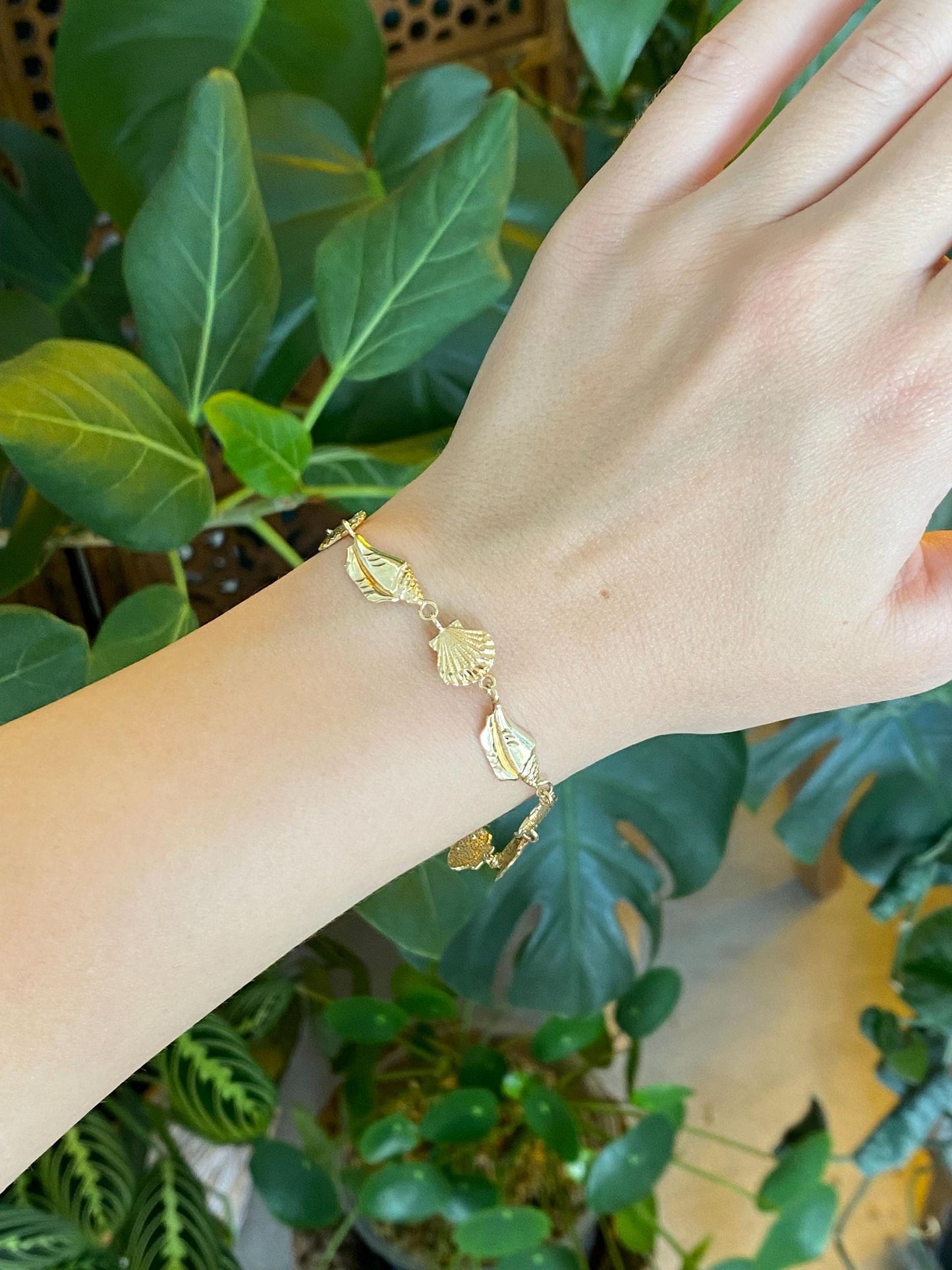 Vintage 10k Yellow Gold Seashell Link Bracelet - 7.5 inches