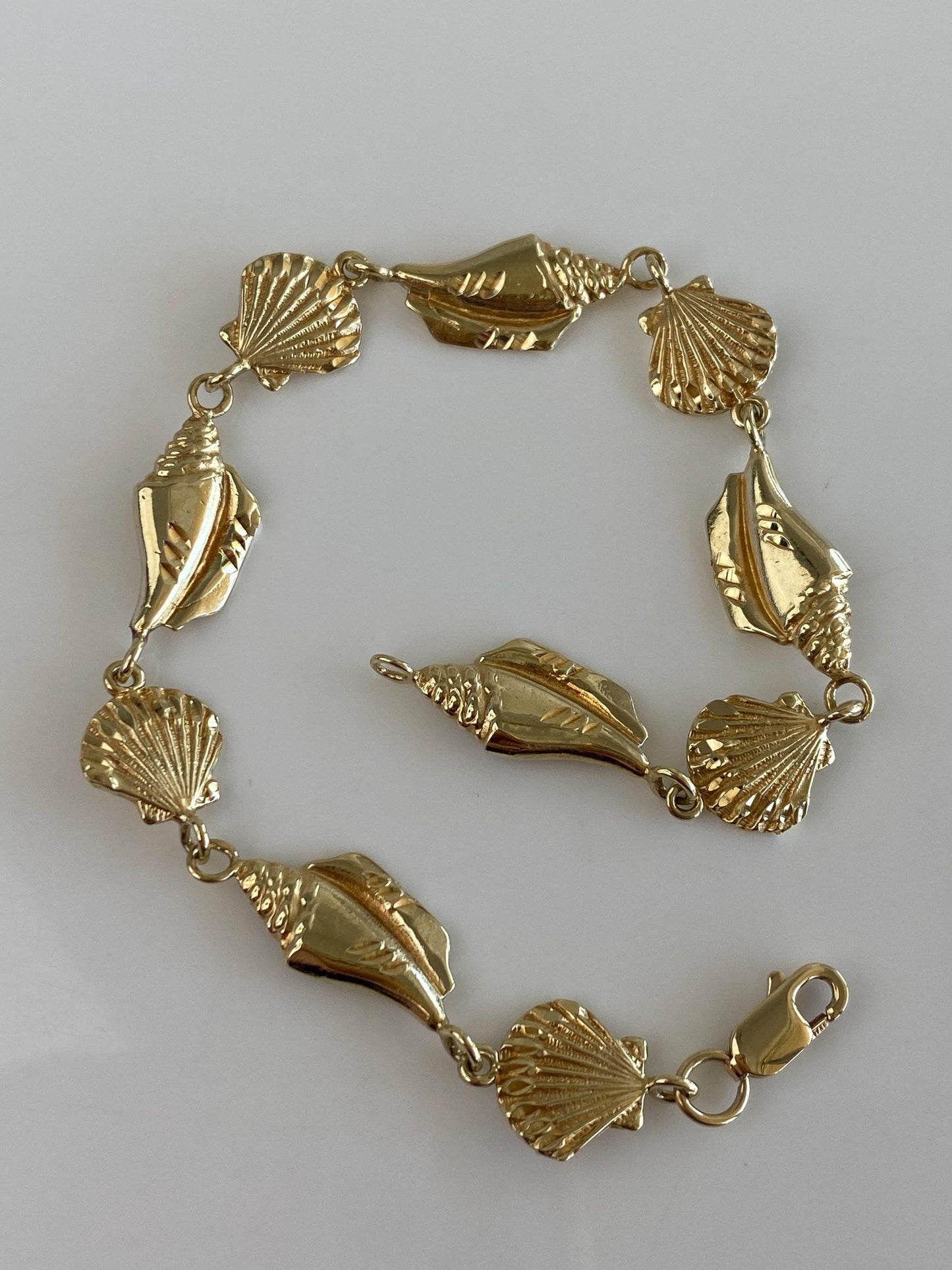 Vintage 10k Yellow Gold Seashell Link Bracelet - 7.5 inches