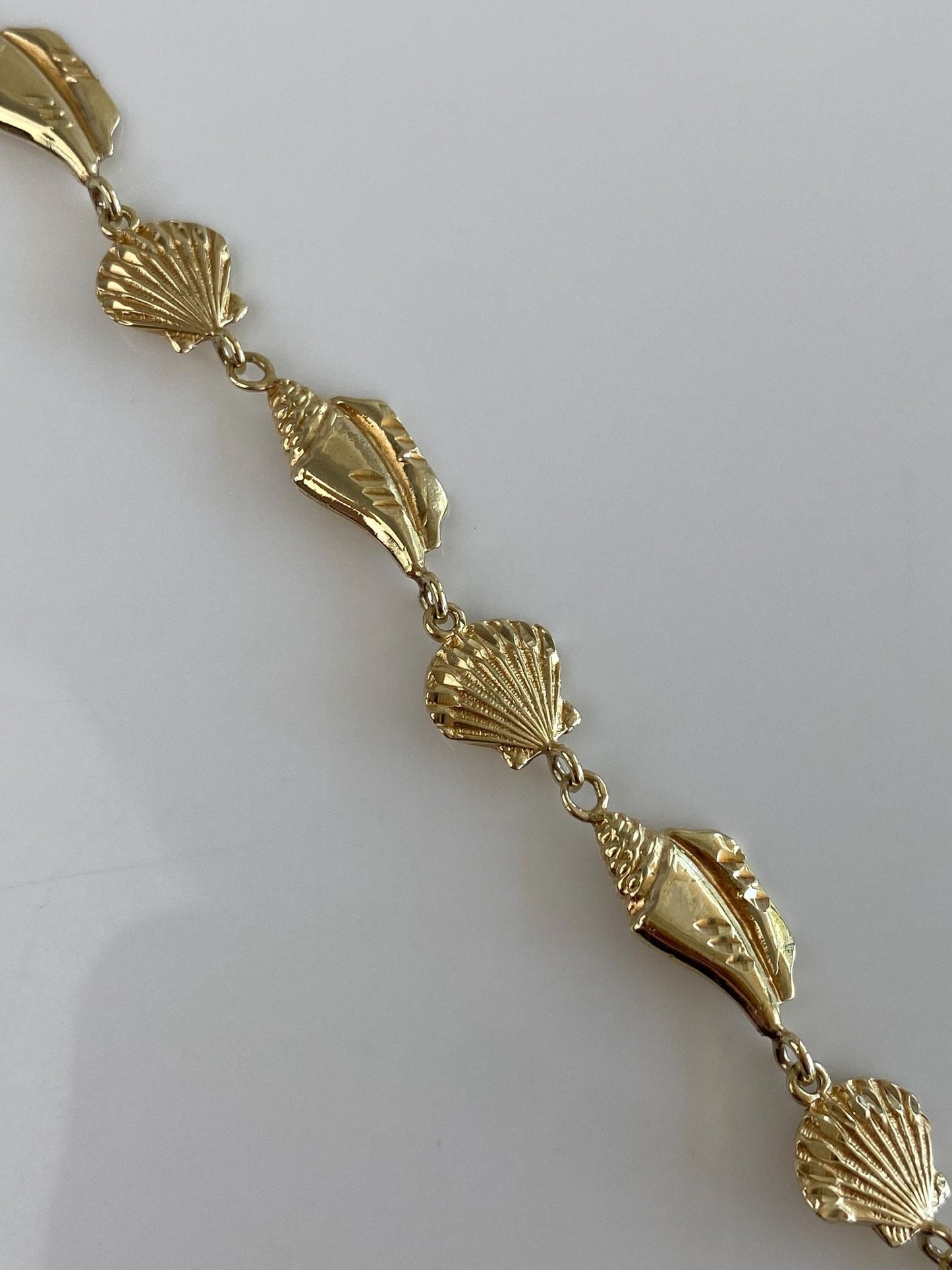 Vintage 10k Yellow Gold Seashell Link Bracelet - 7.5 inches