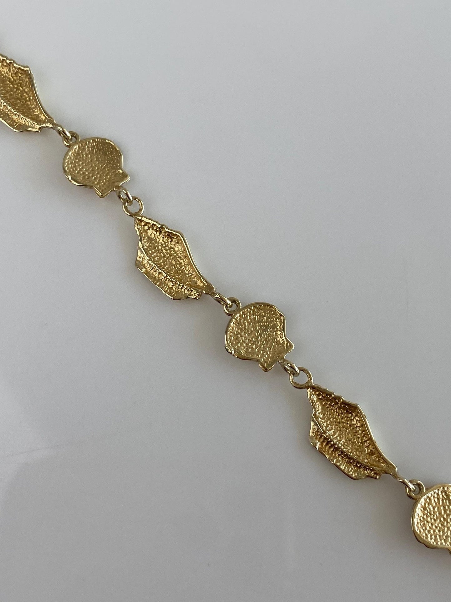Vintage 10k Yellow Gold Seashell Link Bracelet - 7.5 inches