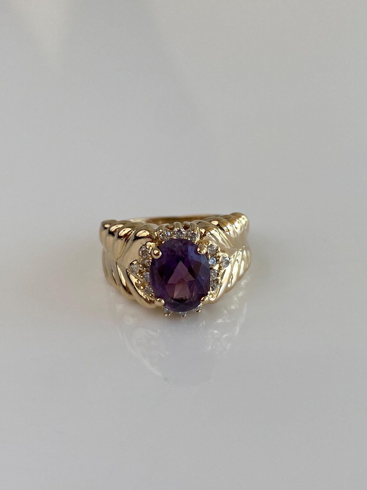 Vintage Solid 14k Yellow Gold Diamond Amethyst Design Ring Band - Size 6.25