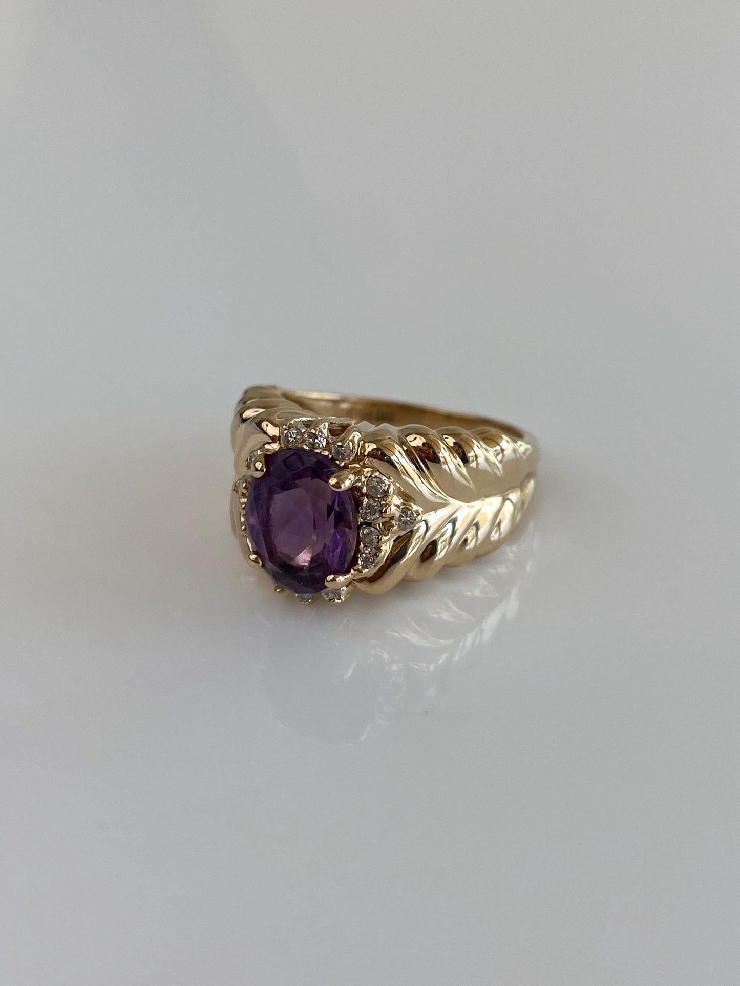 Vintage Solid 14k Yellow Gold Diamond Amethyst Design Ring Band - Size 6.25