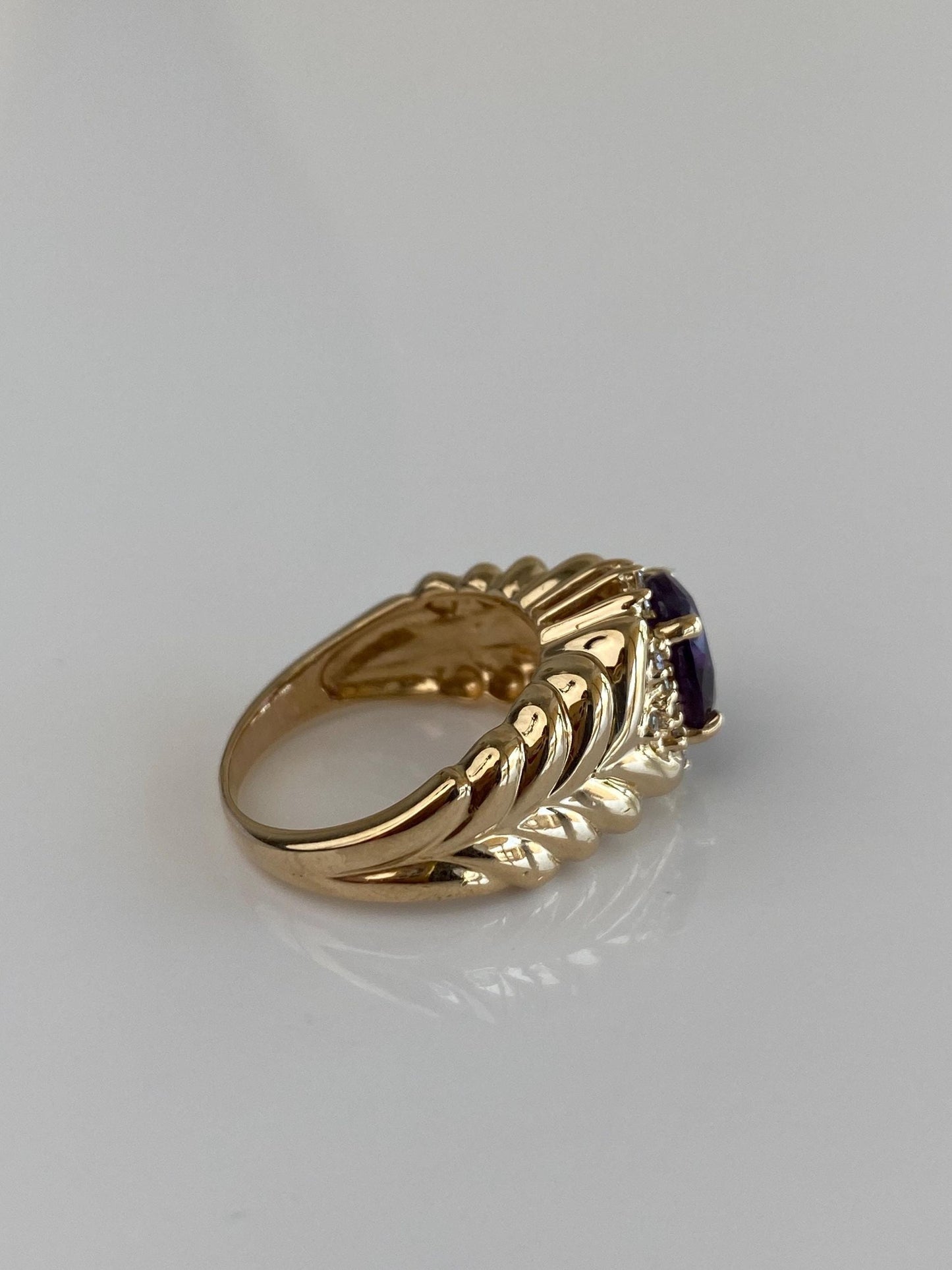 Vintage Solid 14k Yellow Gold Diamond Amethyst Design Ring Band - Size 6.25