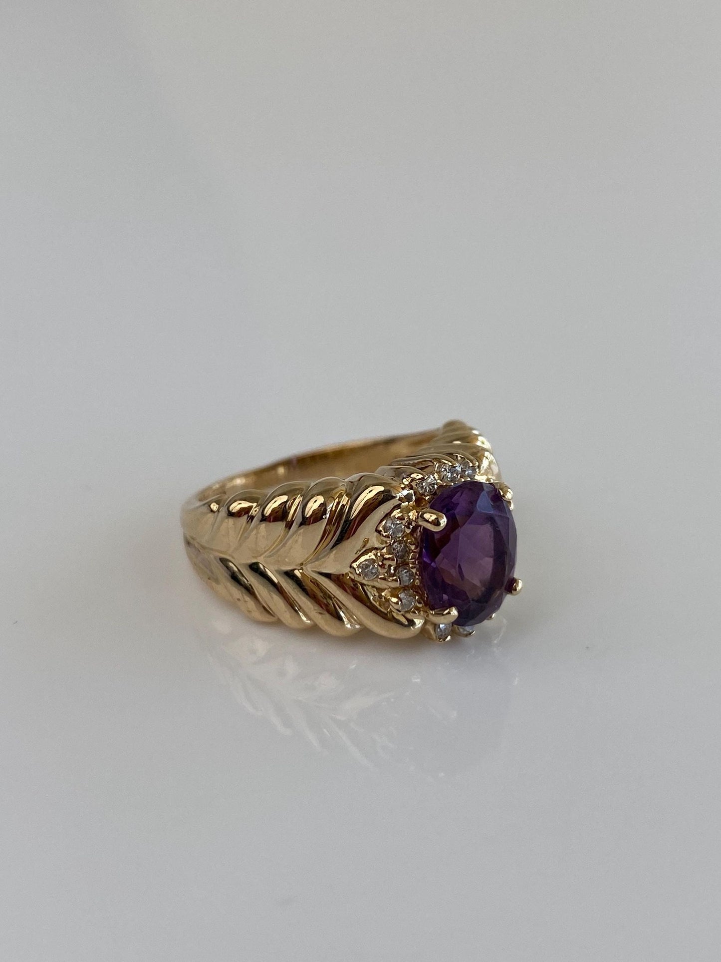 Vintage Solid 14k Yellow Gold Diamond Amethyst Design Ring Band - Size 6.25