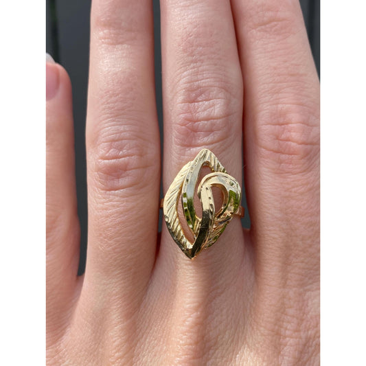 Vintage Solid 18k Yellow Gold Diamond Cut Ring - Size 6