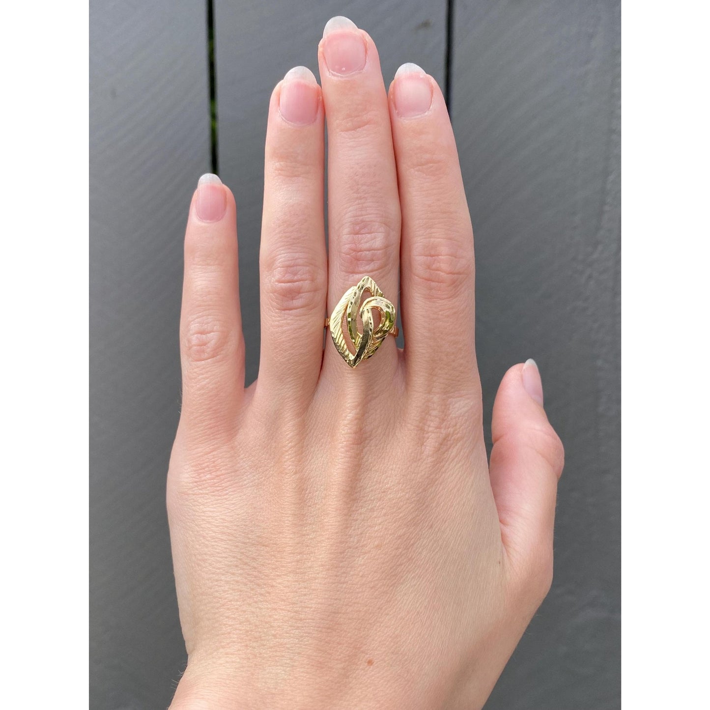 Vintage Solid 18k Yellow Gold Diamond Cut Ring - Size 6