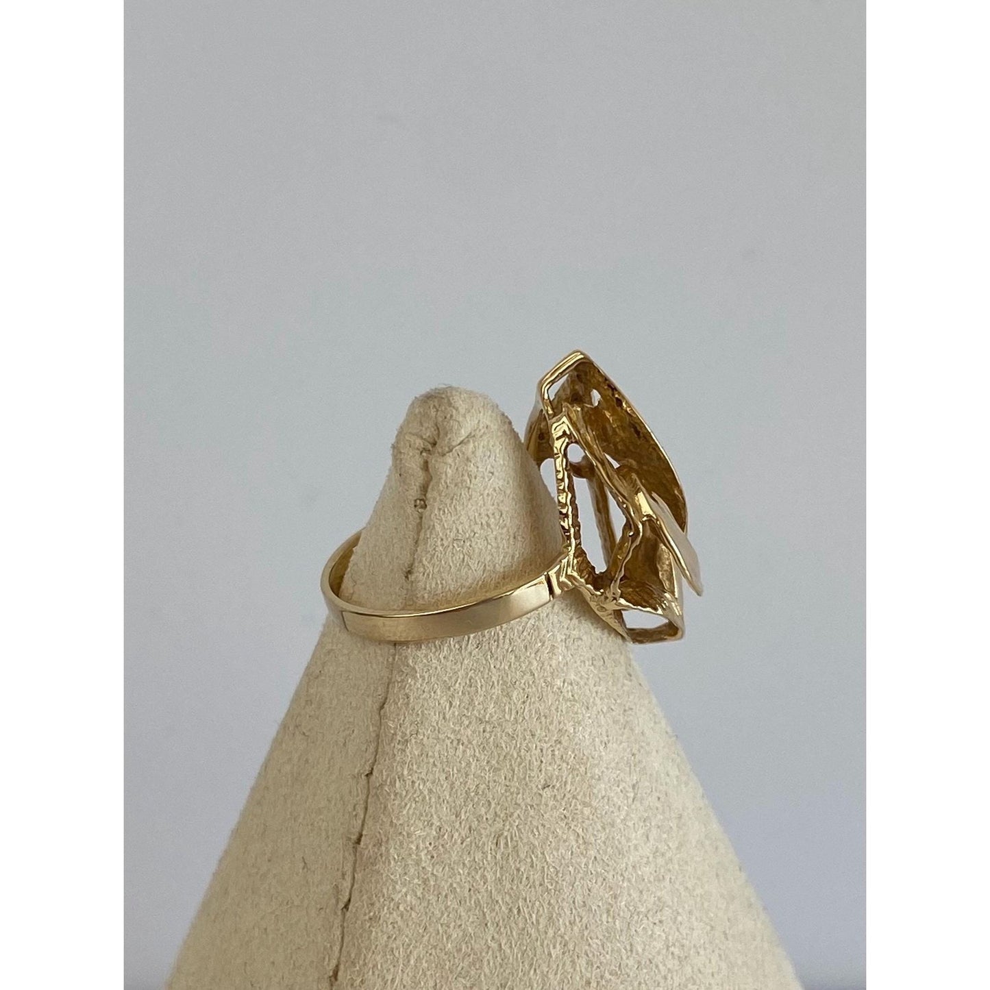 Vintage Solid 18k Yellow Gold Diamond Cut Ring - Size 6