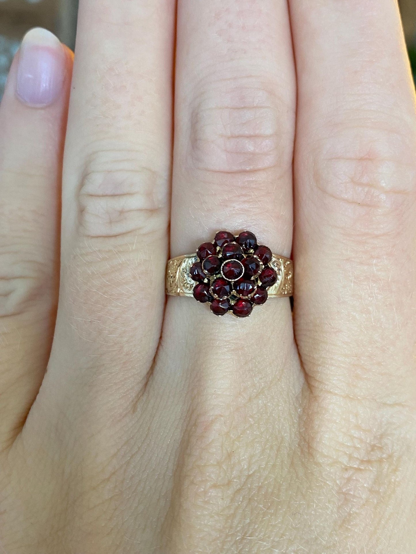 Vintage Solid 9k Yellow Gold Garnet Cluster Designed Ring - Size 7