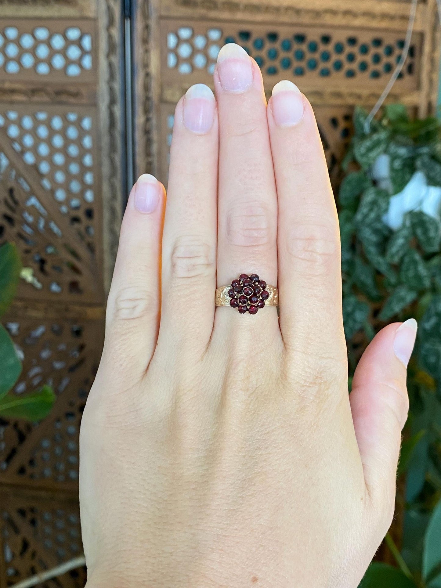 Vintage Solid 9k Yellow Gold Garnet Cluster Designed Ring - Size 7