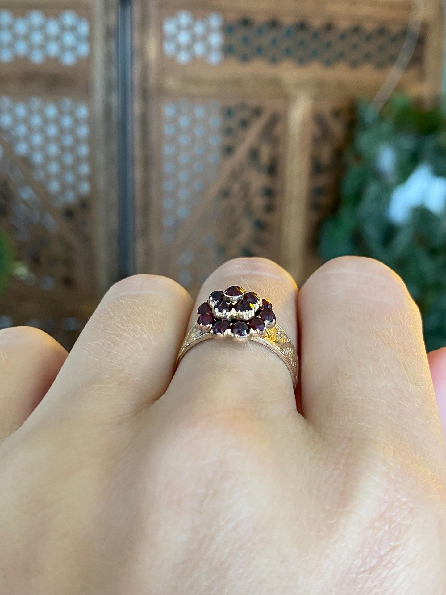 Vintage Solid 9k Yellow Gold Garnet Cluster Designed Ring - Size 7