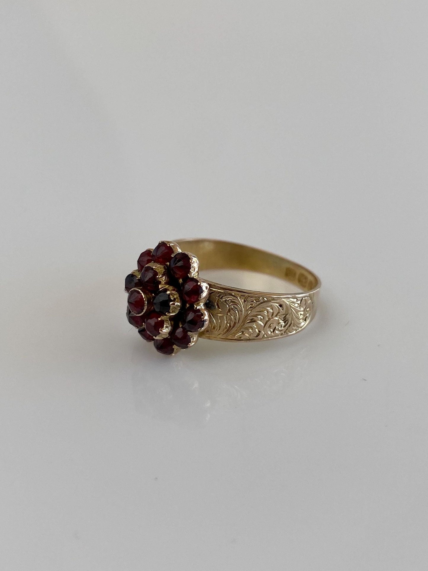 Vintage Solid 9k Yellow Gold Garnet Cluster Designed Ring - Size 7