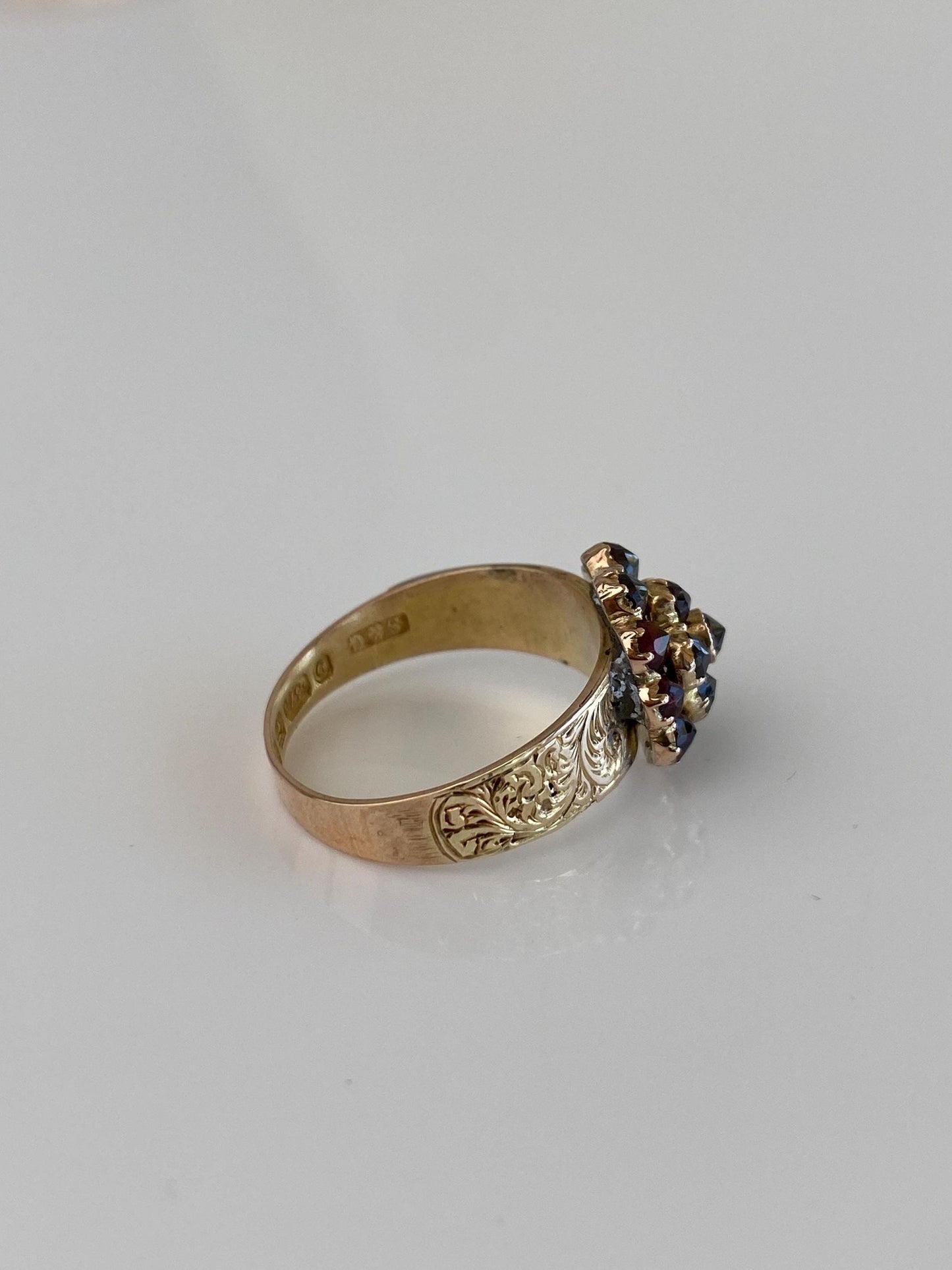 Vintage Solid 9k Yellow Gold Garnet Cluster Designed Ring - Size 7