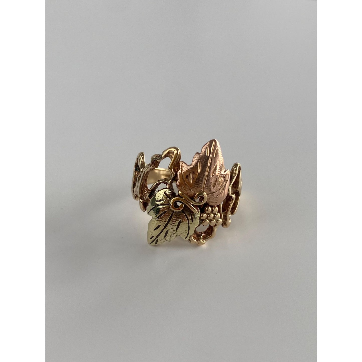 Solid 10k Black Hills Gold Grapevine Ring Band - Size 6.75