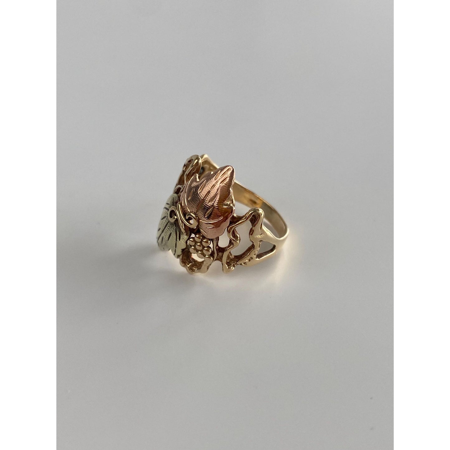 Solid 10k Black Hills Gold Grapevine Ring Band - Size 6.75