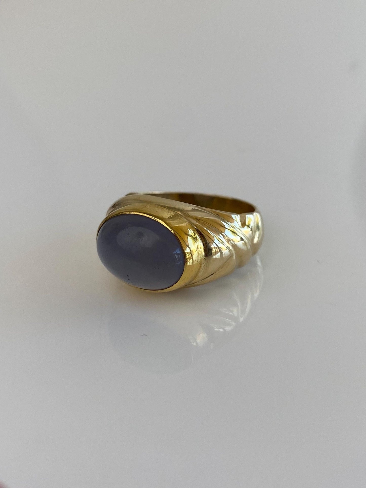 Vintage Solid 14k Yellow Gold Purple Chalcedony Ring - Size 6.25