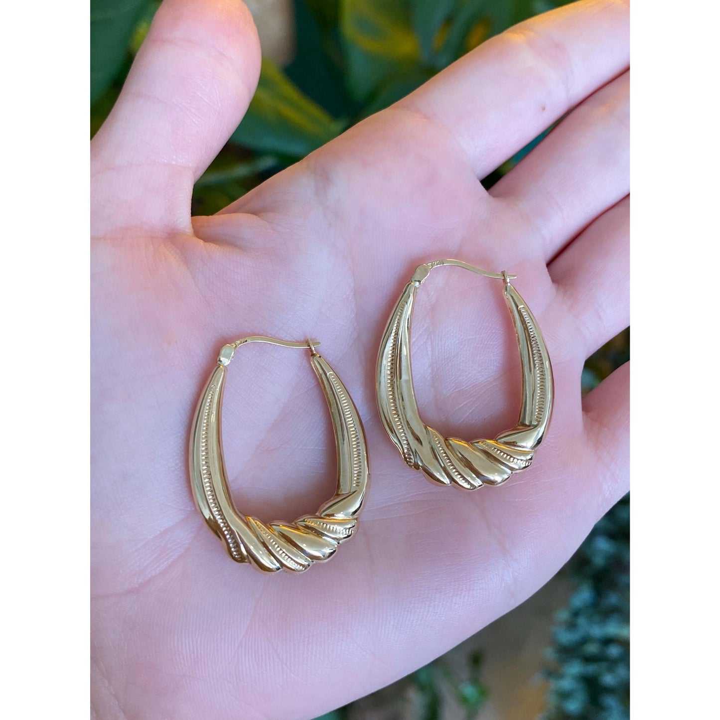 Vintage 14k Yellow Gold Scalloped Milgrain Hoop Earrings